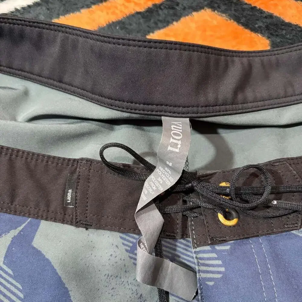 Vuori Infinity Board Shorts Mens 36 Leaf Pattern Stretch Swim Trunks